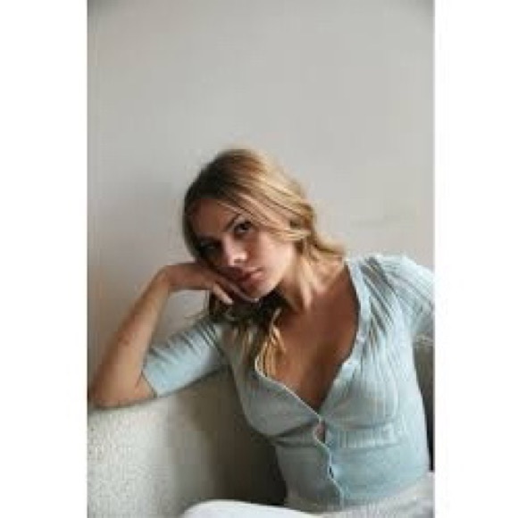 Urban Outfitters Sweaters - NWT UO Effie Shrunken Cardigan